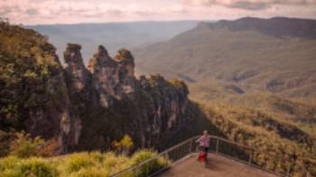 Enjoy a short cycle cycle around numerous lookouts and vantage points of the Blue Mountains