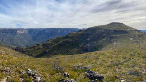 On approach to Lockley Pylon high above the Grose Valley | Bad Ninja Photographer