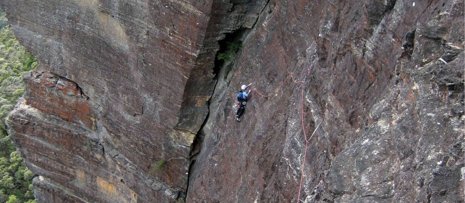 Climbing Sublime Point in the Blue Mountains