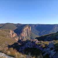 Spectacular views of the Grose Valley escarpment are enjoyed from Lockley Pylon | Finn Vassel